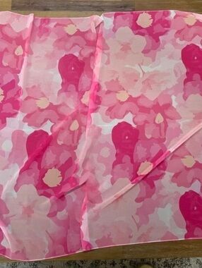 Layla Floral Wrap/Scarf in Pink & White Like New